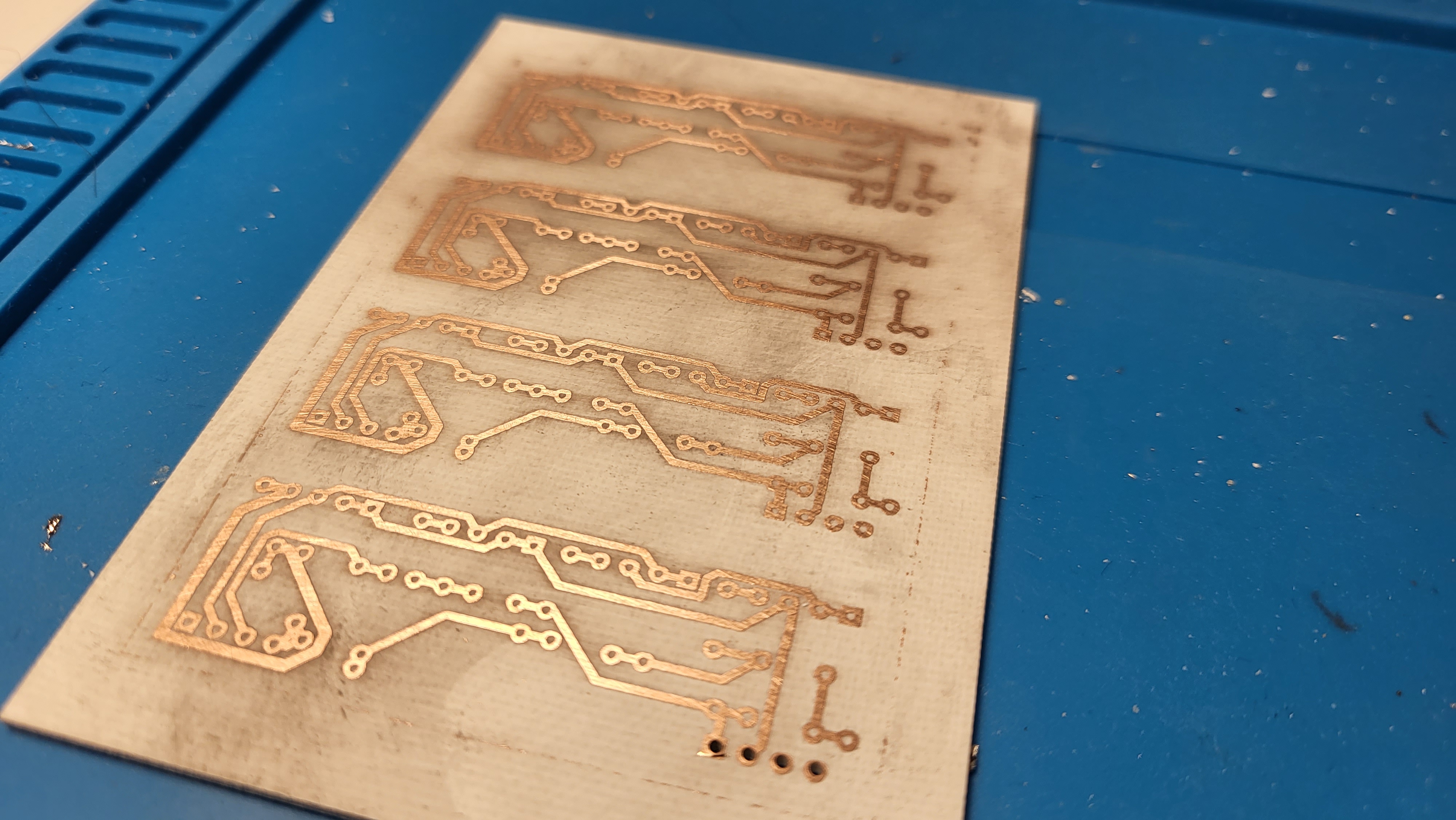 Płytka na grubszym laminacie